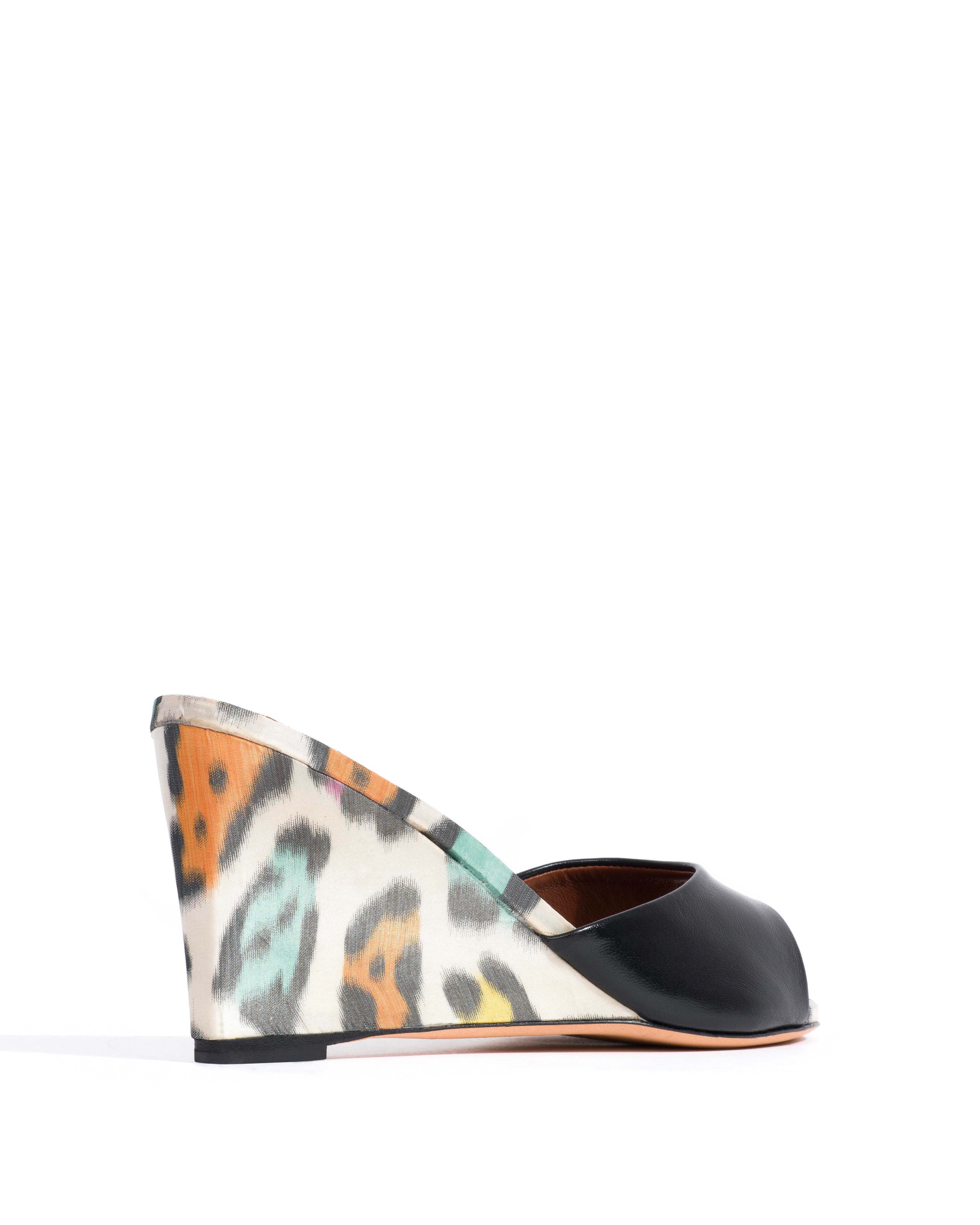 Gwen 75 wedge Shiny lamb & satin print Black & multicolor leopard - Image 4