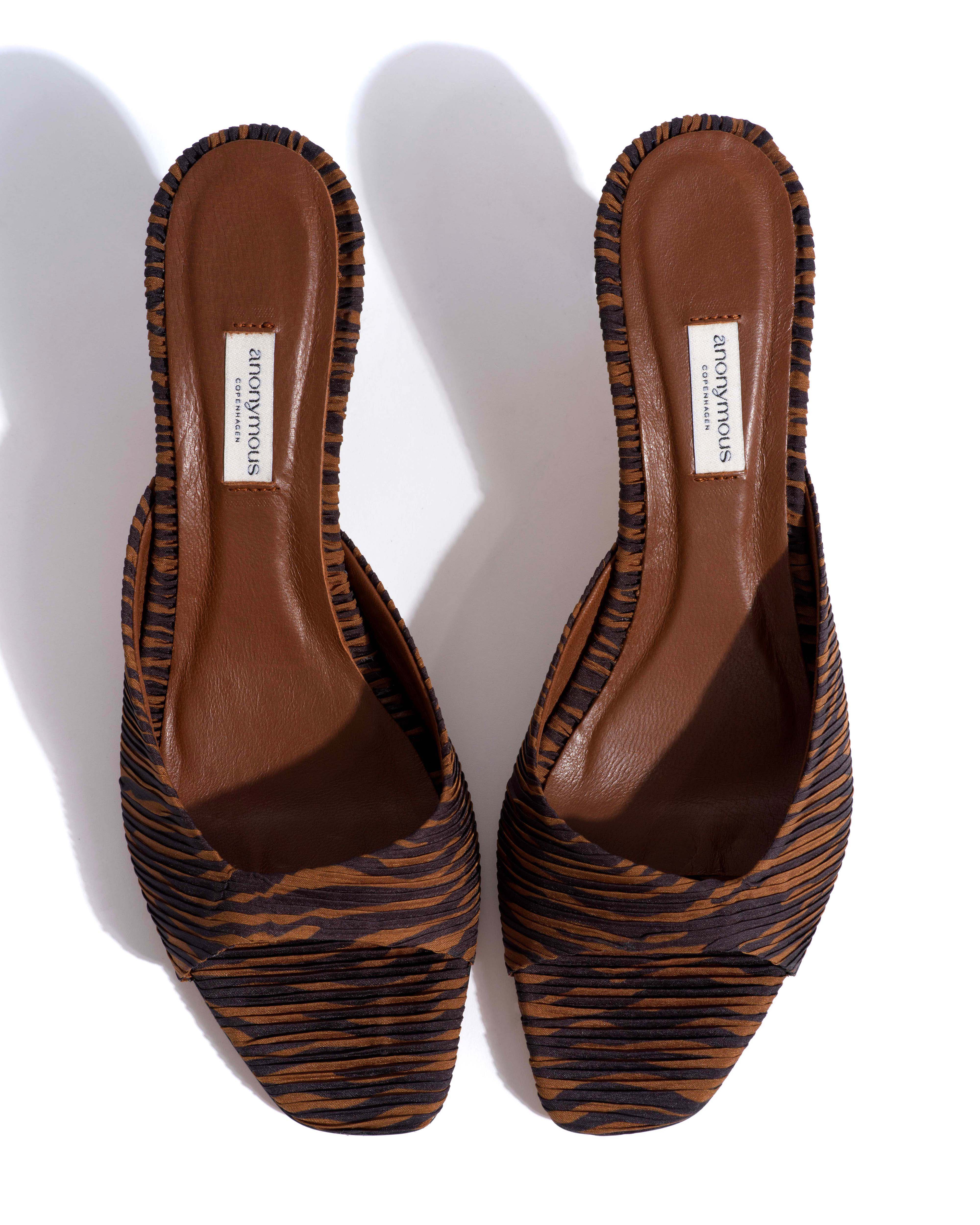 Mazy 55 Pleated zebra Chocolate shades - Image 4