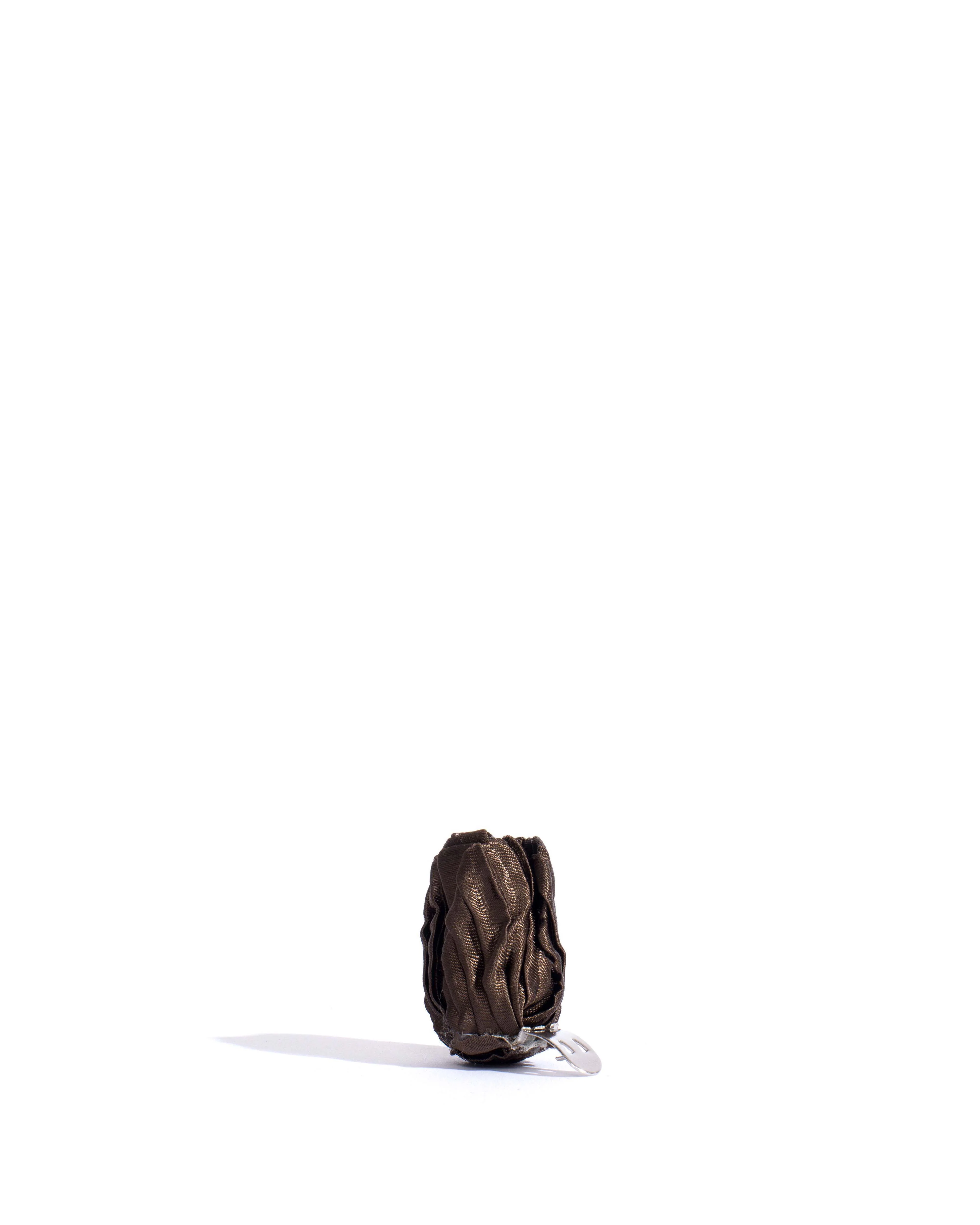 Tulip shoe clip Pleated satin Espresso brown - Image 3